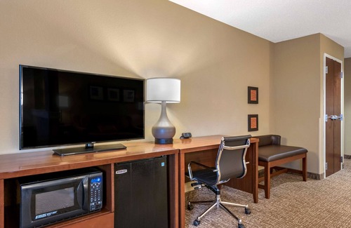 Carlisle Hotel | Comfort Inn PA Turnpike - 1-81