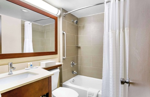 Frederick Hotel | Comfort Inn Red Horse Frederick