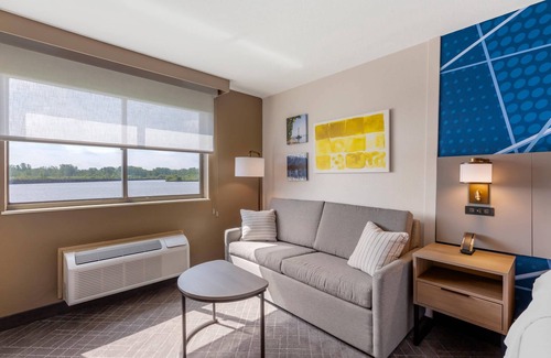 Huron Hotel | Comfort Inn River's Edge