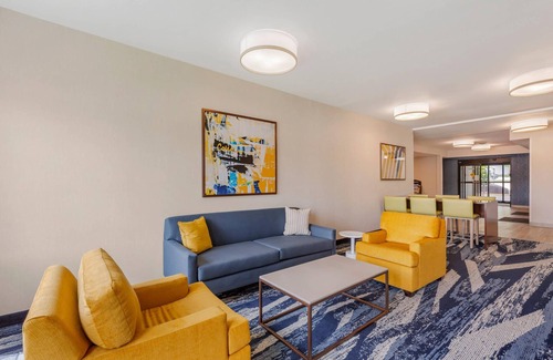 Huron Hotel | Comfort Inn River's Edge