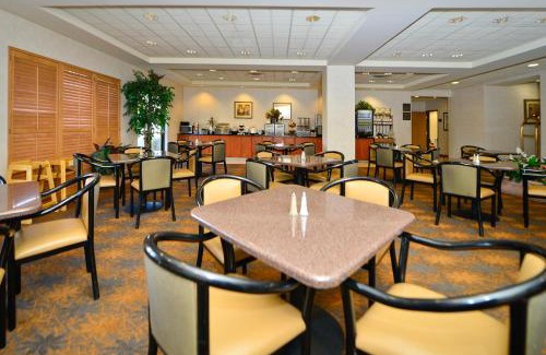 Oakdale Hotel | Comfort Inn Saint Paul East