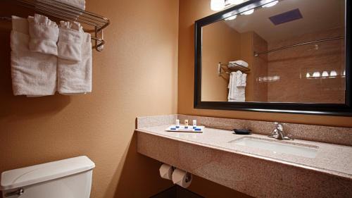 Oakdale Hotel | Comfort Inn Saint Paul East