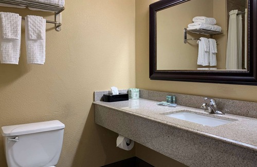 Oakdale Hotel | Comfort Inn Saint Paul East