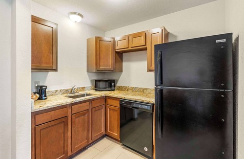Bellville Hotel | Comfort Inn Splash Harbor