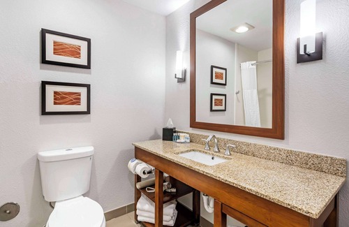 Bellville Hotel | Comfort Inn Splash Harbor