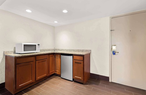 Maryland Heights Hotel | Comfort Inn St. Louis - Westport Event Center