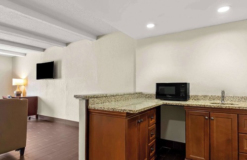 Maryland Heights Hotel | Comfort Inn St. Louis - Westport Event Center