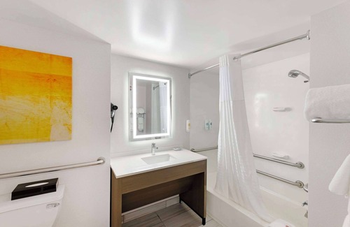 Arlington Heights Hotel | Comfort Inn & Suites Arlington Heights - Schaumburg