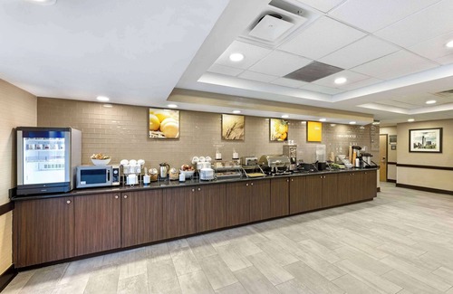 Arlington Heights Hotel | Comfort Inn & Suites Arlington Heights - Schaumburg