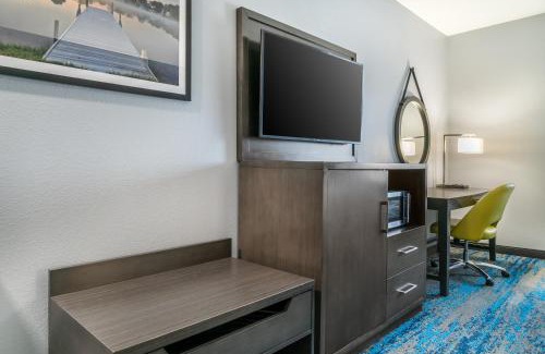 Adrian Hotel | Comfort Inn & Suites Adrian