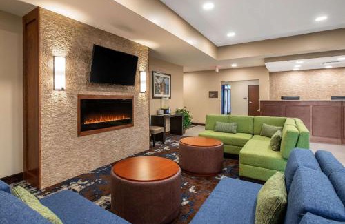 Ames Hotel | Comfort Inn & Suites Ames near ISU Campus