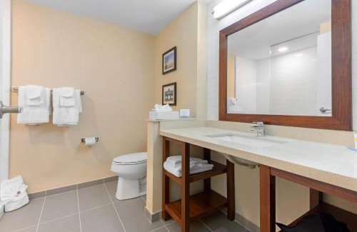 Bowmanville Hotel | Comfort Inn & Suites