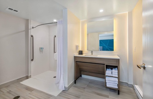Cochrane Hotel | Comfort Inn & Suites
