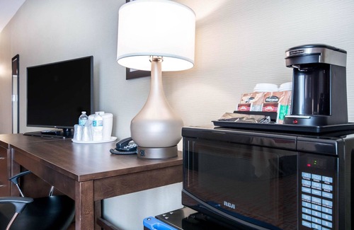 Merritt Hotel | Comfort Inn & Suites