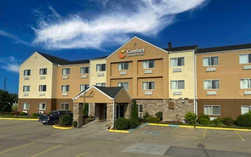 Coralville Hotel | Comfort Inn & Suites Coralville - Iowa City near Iowa River Landing