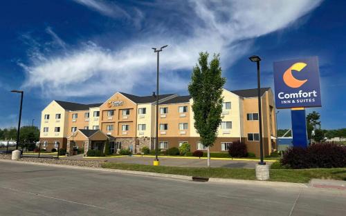 Coralville Hotel | Comfort Inn & Suites Coralville - Iowa City near Iowa River Landing