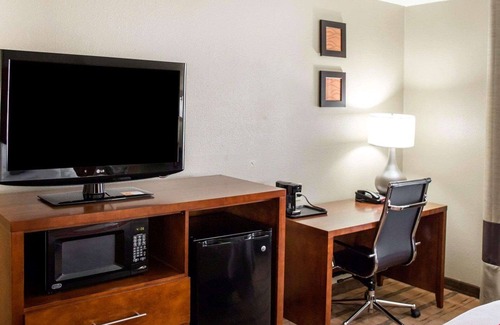 Coralville Hotel | Comfort Inn & Suites Coralville - Iowa City near Iowa River Landing