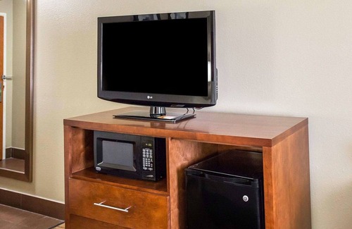 Coralville Hotel | Comfort Inn & Suites Coralville - Iowa City near Iowa River Landing