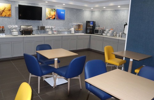 Coralville Hotel | Comfort Inn & Suites Coralville - Iowa City near Iowa River Landing