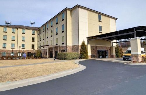 Fort Smith Hotel | Comfort Inn & Suites Fort Smith I-540