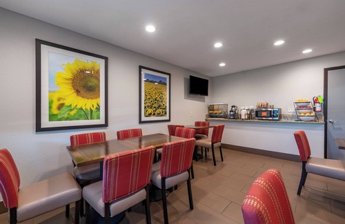 Hays Hotel | Comfort Inn & Suites Hays I-70