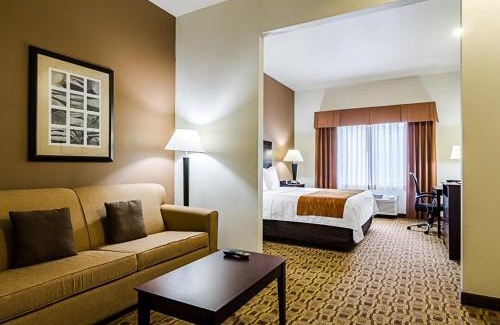 Lawrence Hotel | Comfort Inn & Suites Lawrence - University Area