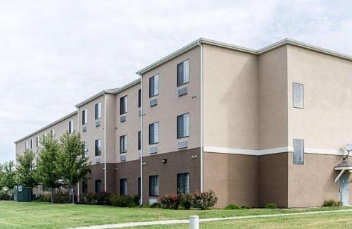 Lawrence Hotel | Comfort Inn & Suites Lawrence - University Area