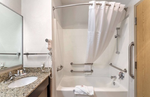 Lee's Summit Hotel | Comfort Inn & Suites Lees Summit - Kansas City