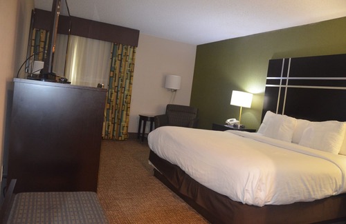 Maumee Hotel | Comfort Inn & Suites Maumee - Toledo (I80-90)
