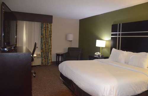 Maumee Hotel | Comfort Inn & Suites Maumee - Toledo (I80-90)