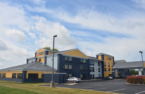 Maumee Hotel | Comfort Inn & Suites Maumee - Toledo (I80-90)