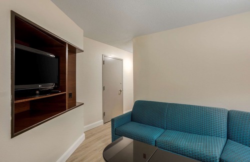 Mount Laurel Hotel | Comfort Inn & Suites Mt. Laurel-Philadelphia