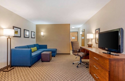 Lincoln Hotel | Comfort Inn & Suites near Route 66