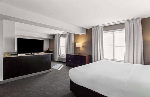 Tinley Park Hotel | Comfort Inn & Suites near Tinley Park Amphitheater