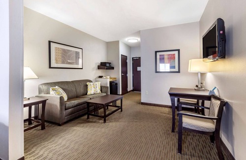 Central Oklahoma City Hotel | Comfort Inn & Suites Oklahoma City West - I-40