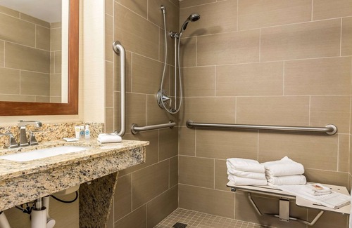 Piqua Hotel | Comfort Inn & Suites Piqua-Near Troy-I75