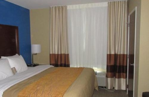 Ava Hotel | Comfort Inn & Suites