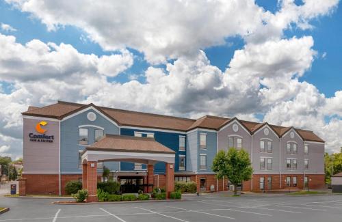 The Gate Hotel | Comfort Inn & Suites