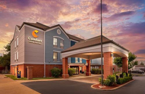 The Gate Hotel | Comfort Inn & Suites
