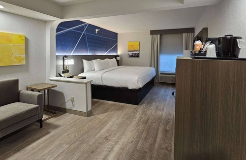 The Gate Hotel | Comfort Inn & Suites