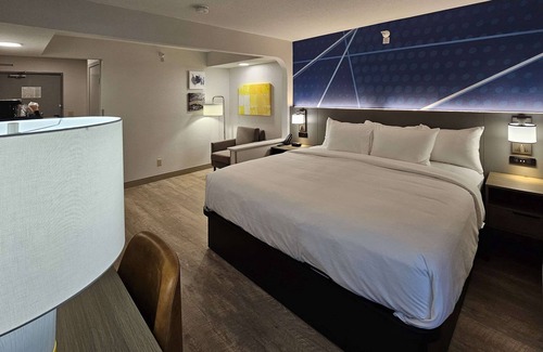 The Gate Hotel | Comfort Inn & Suites