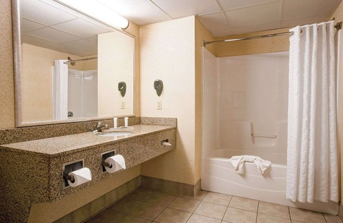 White Bear Lake Hotel | Comfort Inn & Suites St. Paul Northeast
