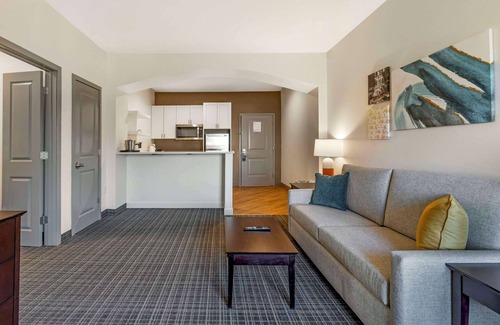 Verona Hotel | Comfort Inn & Suites Verona at Turning Stone Resort Casino
