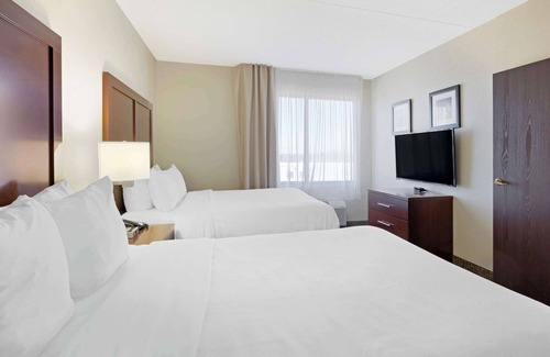 Greenwich Hotel | Comfort Inn & Suites Wichita Northeast