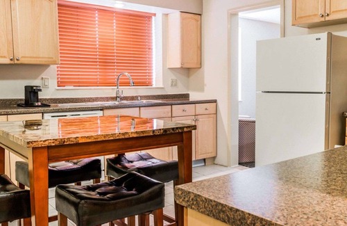 Utica Hotel | Comfort Inn Utica