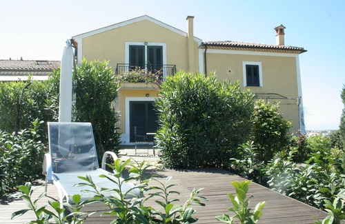 Alani Apartment | Comfortable apartment in an old manor house in a panoramic location