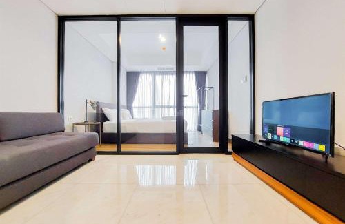 Pinang Apartment | Comfort Living and Homey 1BR The Smith Alam Sutera Apartment By Travelio