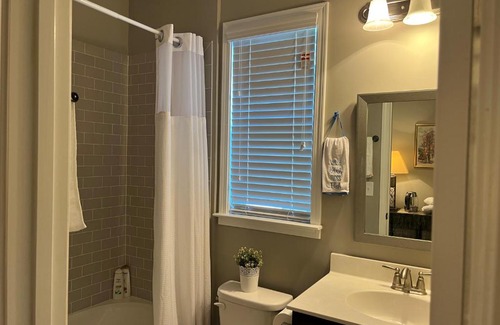Cumming House | Comfort Living-Parking @Cumming