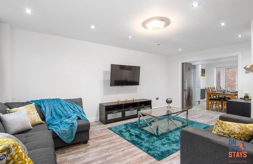 Gravesend House | Comfort & Luxury, Spacious 3-BR Contractor House | On Site Stays Gravesend