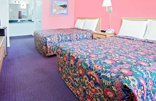 Muskogee House | Comfort Meets Affordability in Knights Inn Muskogee! 3 Great Units, Free Parking